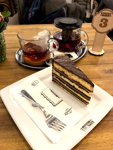 Opinii despre Kemenes Cukrászda és Bisztró Vámház krt. în Budapest - Vendéglátás