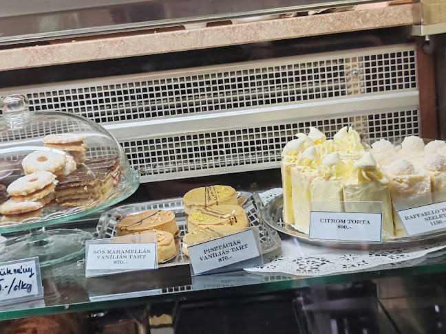 Comentarii opinii despre Mezei Cukrászda és Kávézó