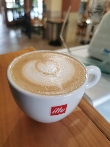 KissCuki Cukrászda - Vendéglátás