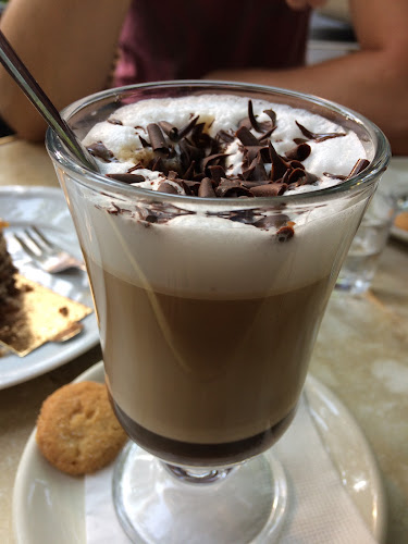 Opinii despre Művész Kávéház în Budapest - Vendéglátás