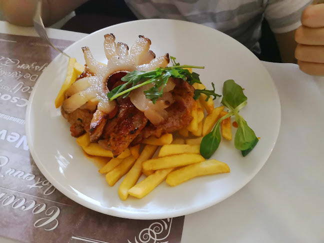 Tata, Fáklya u. 2, 2890