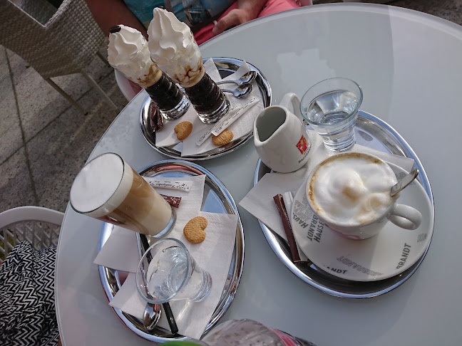 Opinii despre Pálffy Cukrászat în Győr - Vendéglátás