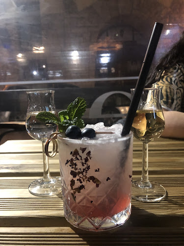 Opinii despre House Bar & Kitchen în Budapest - Vendéglátás