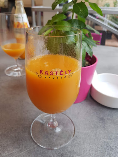 Opinii despre Kastély Kávézó în Gyula - Vendéglátás