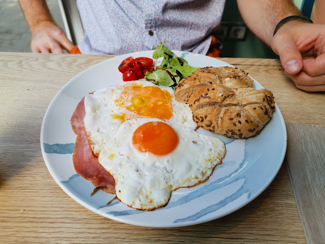 Opinii despre Club Rosa Reggeliző în Siófok - Vendéglátás