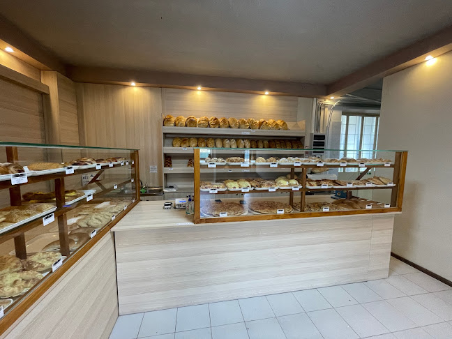 Opinii despre Martini Friss Pékség în Nyíregyháza - Vendéglátás