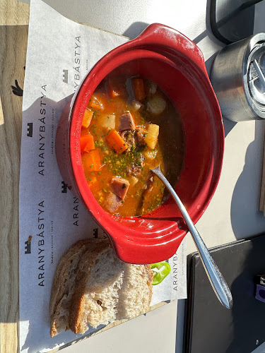 Comentarii opinii despre Aranybástya