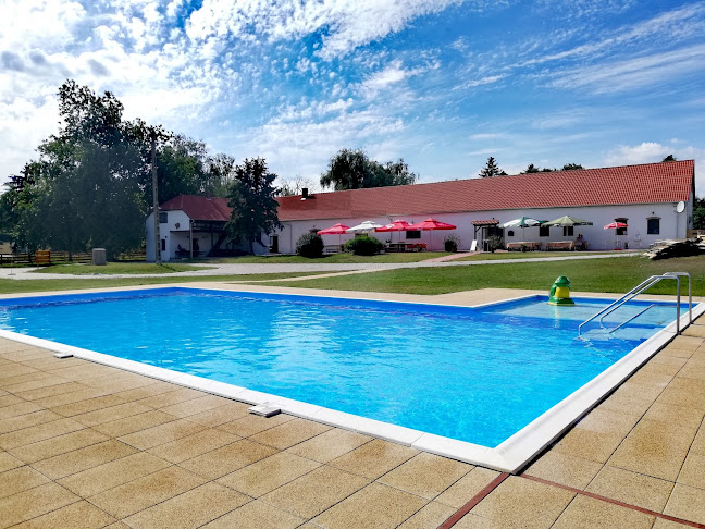 Opinii despre Toldi Rendezvényház Étterem és Vándor Panzió în Üszögpuszta - Vendéglátás