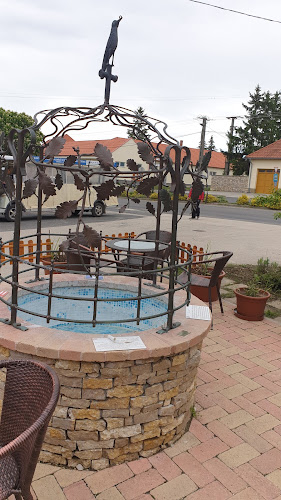 Comentarii opinii despre Balázs Kávézó Cukrászda,Kisvendéglő