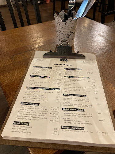 LYR Speciality Coffee and Food - Vendéglátás