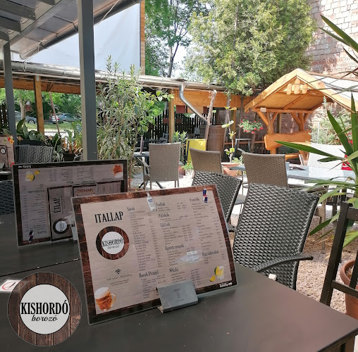 Opinii despre Kishordó Borozó în Szeged - Vendéglátás