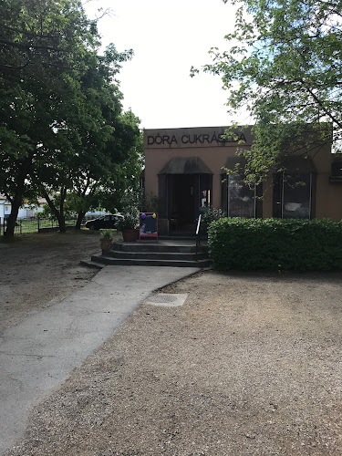 Dóra Cukrászda - Vendéglátás