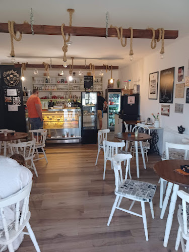 Opinii despre Nosztalgia Kávézó és Fagyizó în Sopronkövesd - Vendéglátás