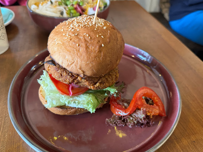 Opinii despre LYR Speciality Coffee and Food în Pécs - Vendéglátás