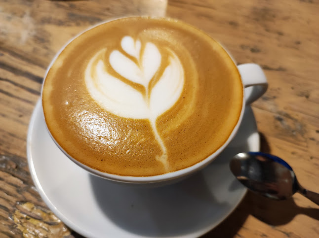 Pizza, Kávé, Világbéke