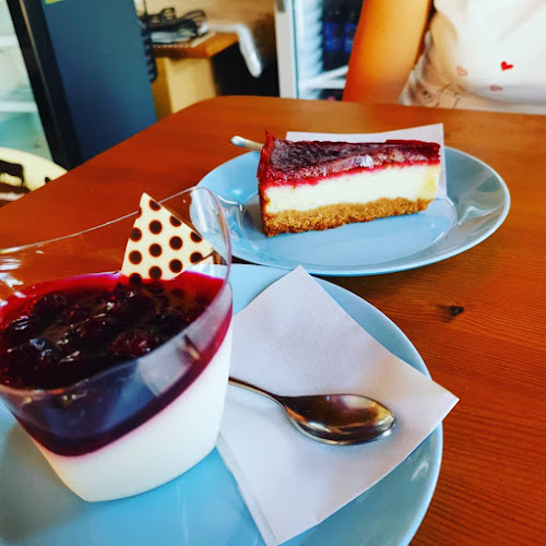 Rozika Kávézó, Sütiző - Vendéglátás