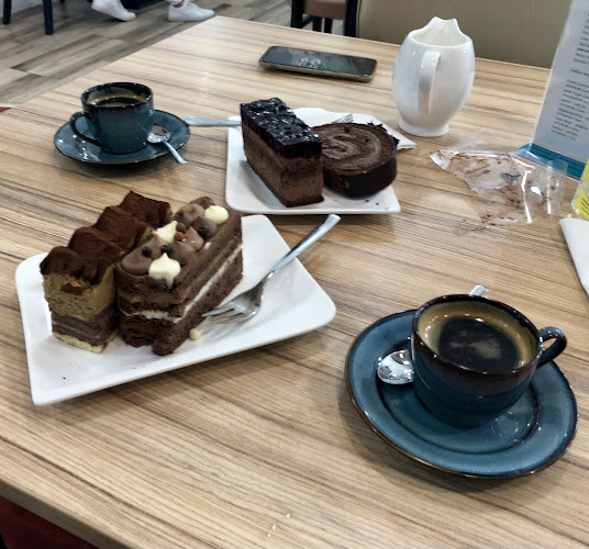 Opinii despre Lovas Cukrászda în Budapest - Vendéglátás