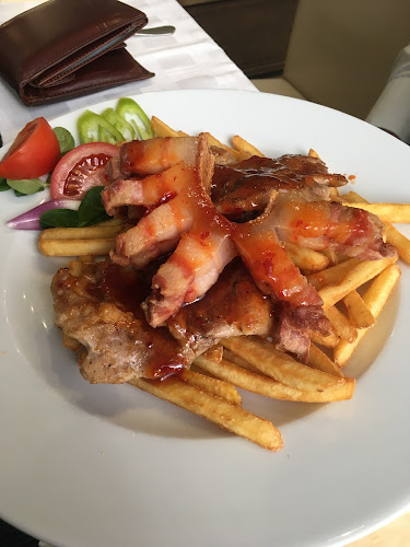 Opinii despre Kastélydomb Kávézó Étterem în Várpalota - Vendéglátás