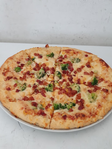 Opinii despre City Burger & Pizza în Nyíregyháza - Vendéglátás