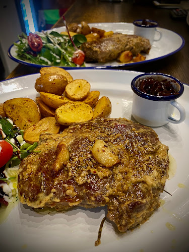 Opinii despre Happy Day Barbecue & Burger Bár Étterem Gödöllő în Gödöllő - Vendéglátás