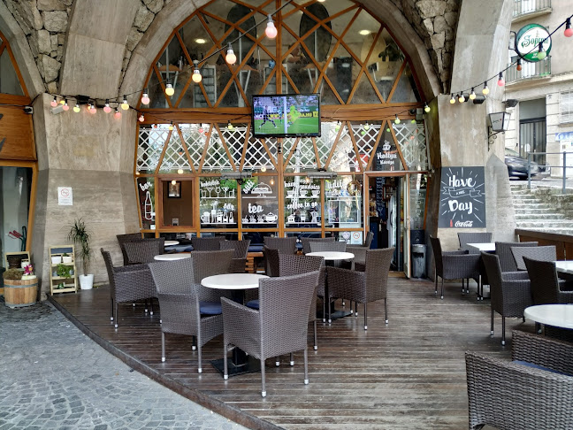 Opinii despre Hattyú Kávézó în Budapest - Vendéglátás