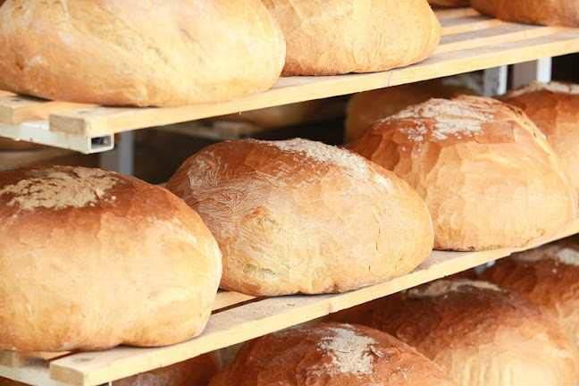 Opinii despre Lipóti Pékség Szekszárd în Szekszárd - Vendéglátás