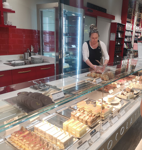 Opinii despre Sárvári Cukrászda în Eger - Vendéglátás