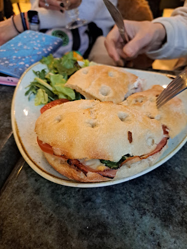 Comentarii opinii despre Anna Café