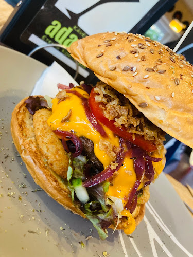 Comentarii opinii despre Adam's Kávézó, Étel- és Koktélbár