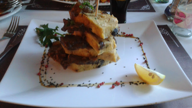 Opinii despre Club Cocoon în Tata - Vendéglátás