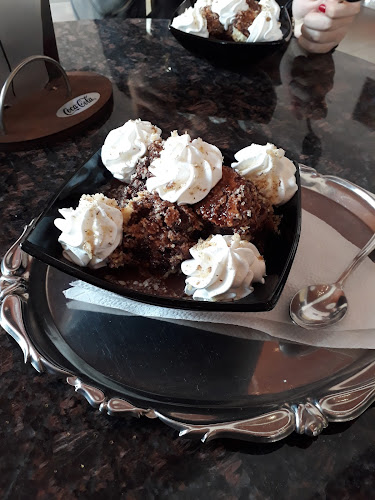 Opinii despre Czibolya Cukrászda în Baja - Vendéglátás