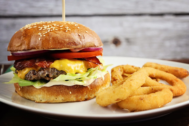 Győr, Nagy Imre u 8, 9024