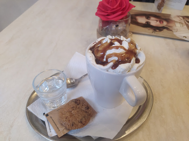 Comentarii opinii despre Bécsi Kávéház és Cukrászda Kft - Sütemények, torták.