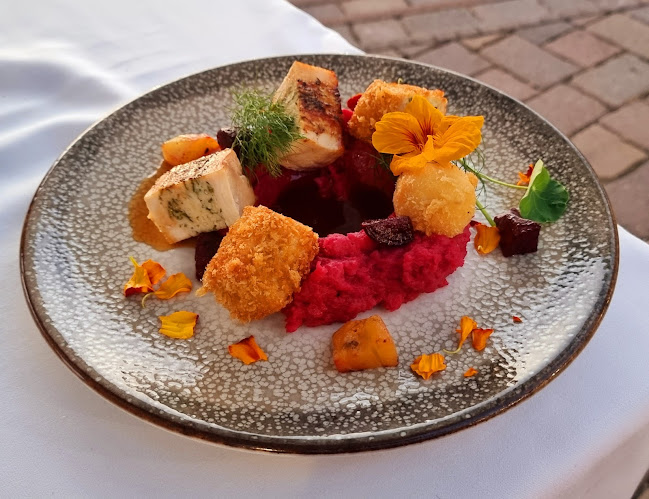 Comentarii opinii despre Fiastyúk Udvarház - étterem, szállás, biofarm