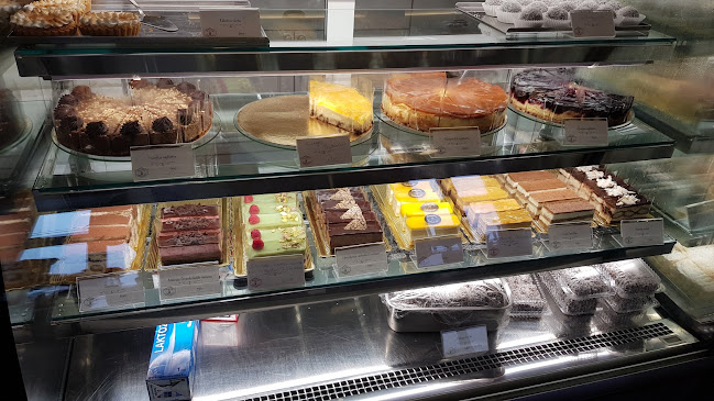Opinii despre Magnólia Cukrászda în Üröm - Vendéglátás