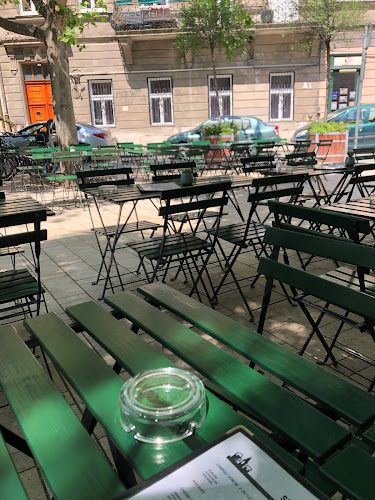 Csendes Társ - WineBar & Garden