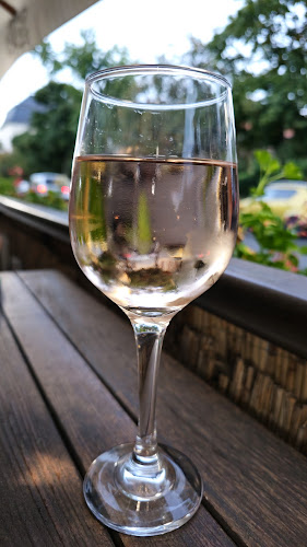 Bor & Bazsalikom Pizzéria, Étterem