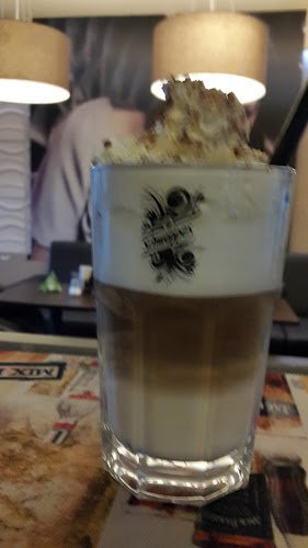 Comentarii opinii despre Csók Internet&Coffee Bár