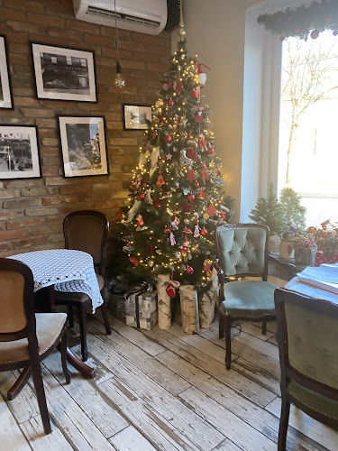 Comentarii opinii despre Judó Virágműhely és Virágos Kávézó