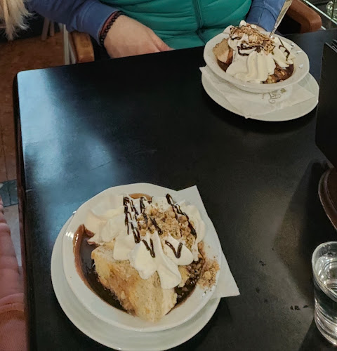 Comentarii opinii despre Központi Kávéház Szamos Cukrászda