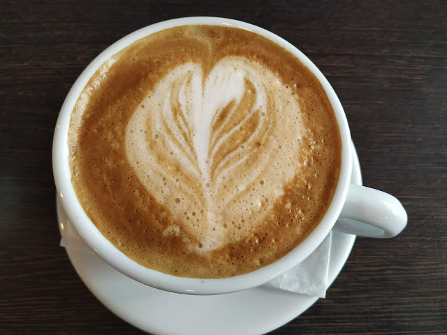 Opinii despre Hattyú Kávézó în Budapest - Vendéglátás