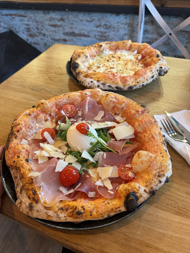La Piccola Napoli pizzéria - Vendéglátás