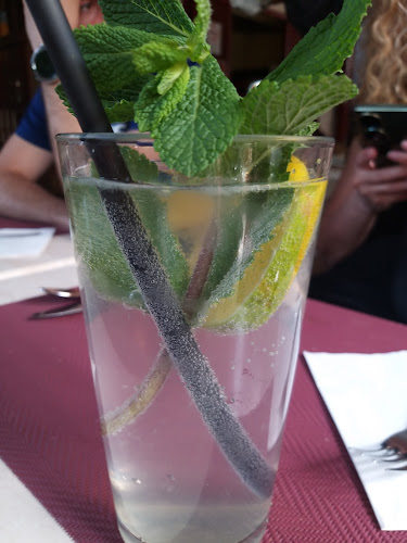 Opinii despre Négy Muskétás Étterem în Budapest - Vendéglátás