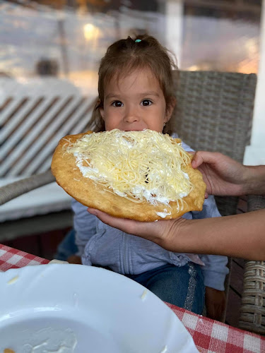 Fehér Hattyú Kisvendéglő - Vendéglátás