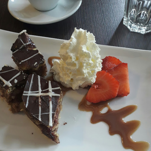 LOTUS cafe & wine lounge - Vendéglátás