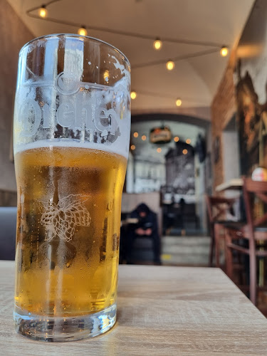 Opinii despre Villanyrendőr Sörbár în Miskolc - Vendéglátás