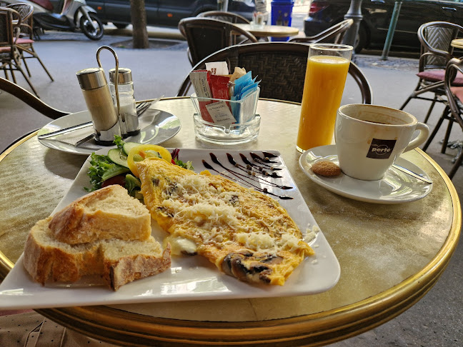 Opinii despre Művész Kávéház în Budapest - Vendéglátás