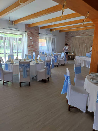 Opinii despre Piskóta Kávéház în Ács - Vendéglátás