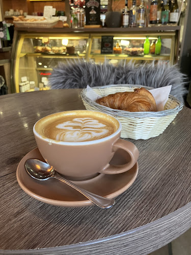 Opinii despre Coyote Coffee & Deli în Budapest - Vendéglátás