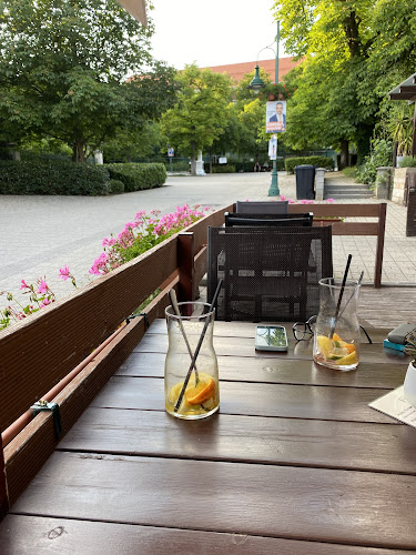 Szertár Kávézó - Vendéglátás